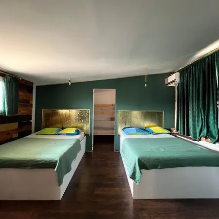 Old Town Penthouse 16 Guests