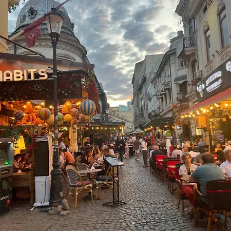 Old Town Penthouse 16 Guests * Bucarest