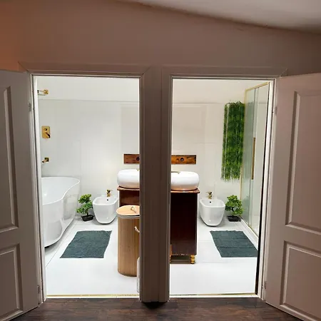 Appartamento Old Town Penthouse 16 Guests Bucarest
