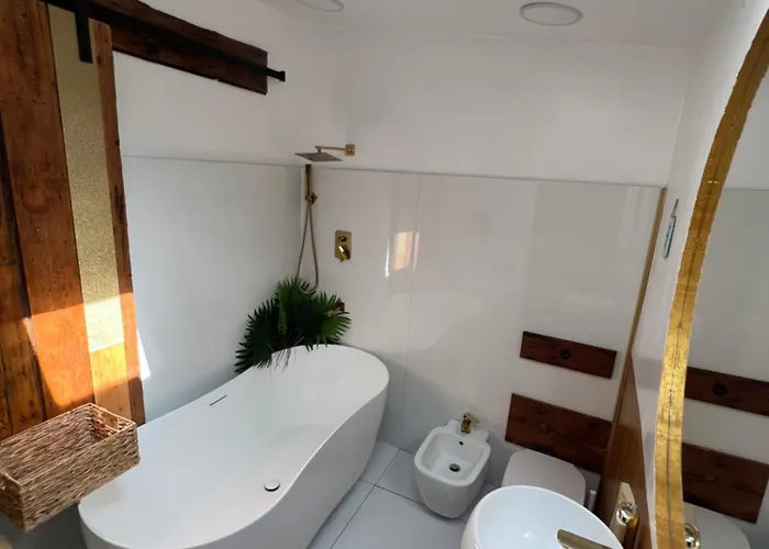 Old Town Penthouse 16 Guests