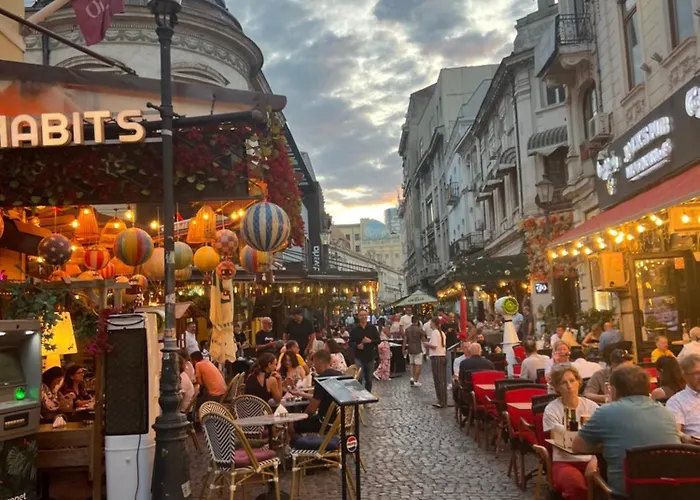 Old Town Penthouse 16 Guests * Bucareste