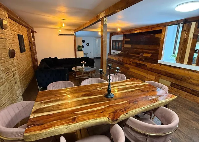 Old Town Penthouse 16 Guests Бухарест