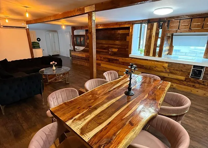 Апартаменты Old Town Penthouse 16 Guests Бухарест