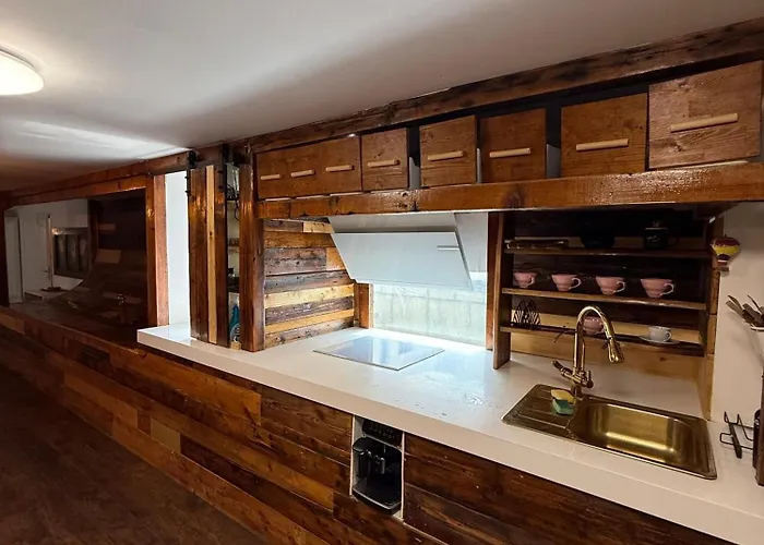 Old Town Penthouse 16 Guests Bucureşti