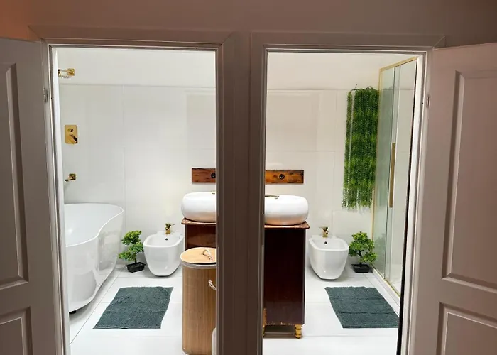 Апартаменты Old Town Penthouse 16 Guests Бухарест