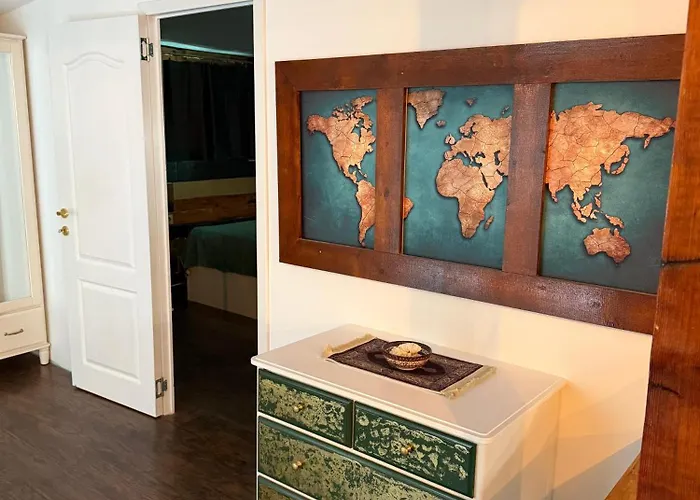 Old Town Penthouse 16 Guests Бухарест