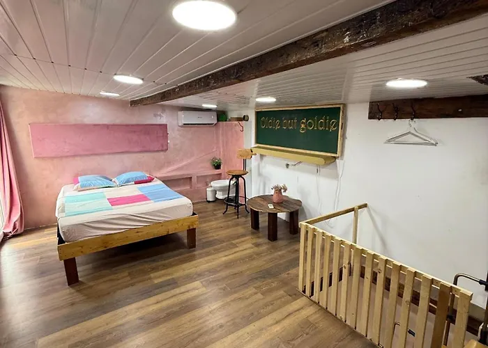 Old Town Penthouse 16 Guests Апартаменты Бухарест