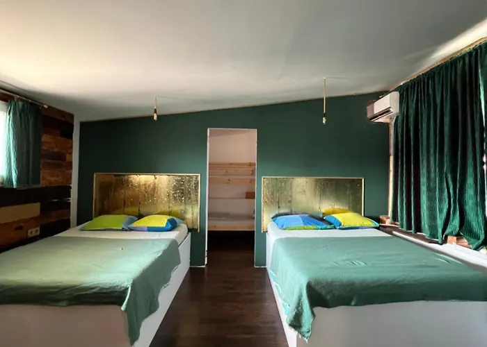 Old Town Penthouse 16 Guests