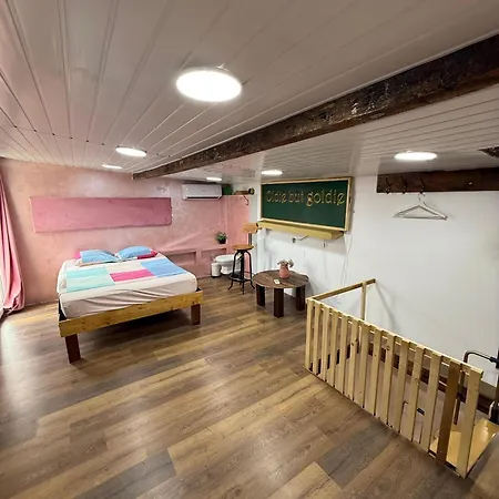 Old Town Penthouse 16 Guests דירה בוקרשט